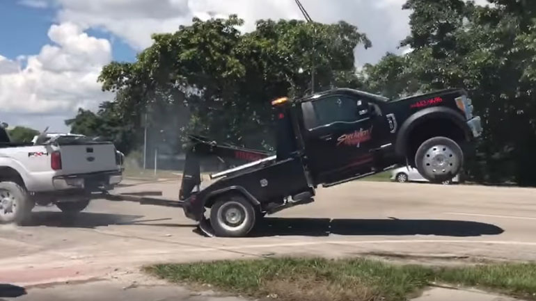 Τι ακριβώς προσπαθεί να κάνει;